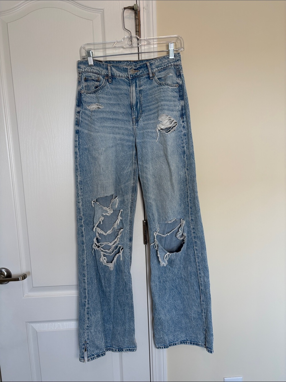 American Eagle Super High-Rise Baggy Wide Leg Distressed Jeans Light Wash Size 0 - Picture 2 of 8